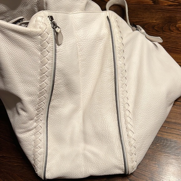 Bottega Veneta Intrecciato Leather Expandable Tote - Picture 10 of 16